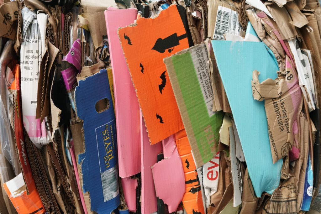 Wertstoffe statt Müll: Papier kann recycelt werden Recycling von Papierverpackungen